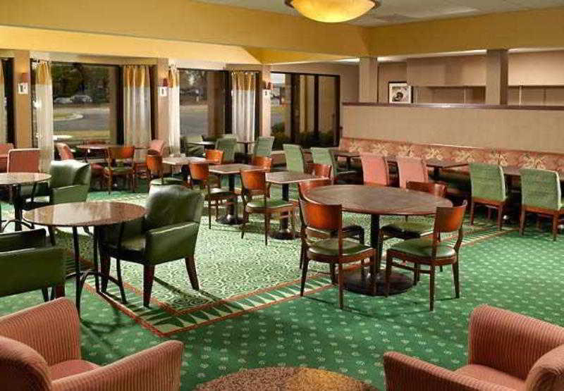 Courtyard By Marriott Memphis East/Park Avenue Hotel Restaurant photo