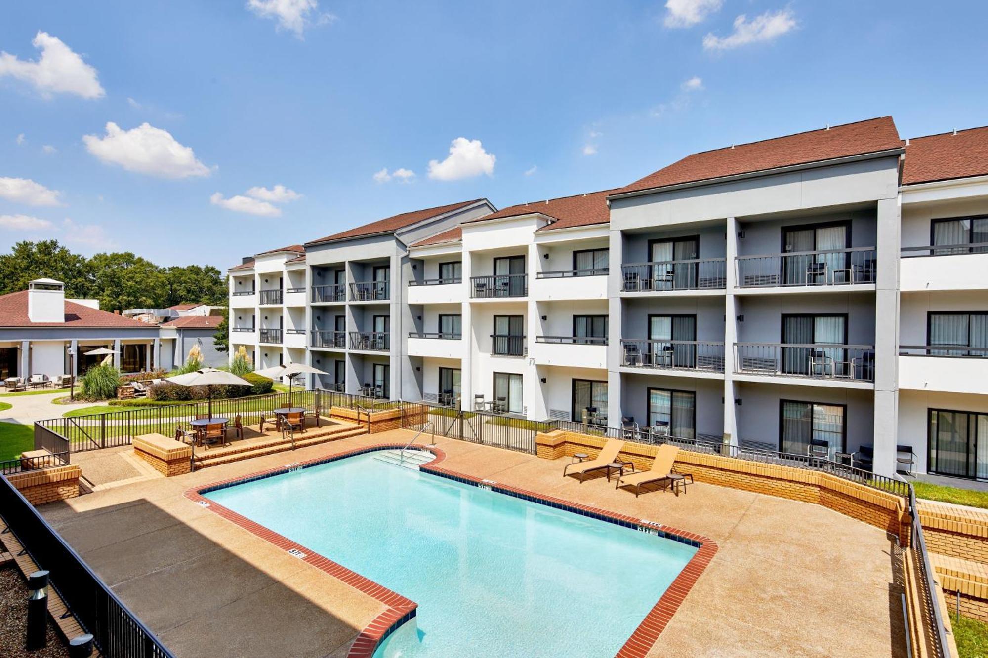 Courtyard By Marriott Memphis East/Park Avenue Hotel Exterior photo