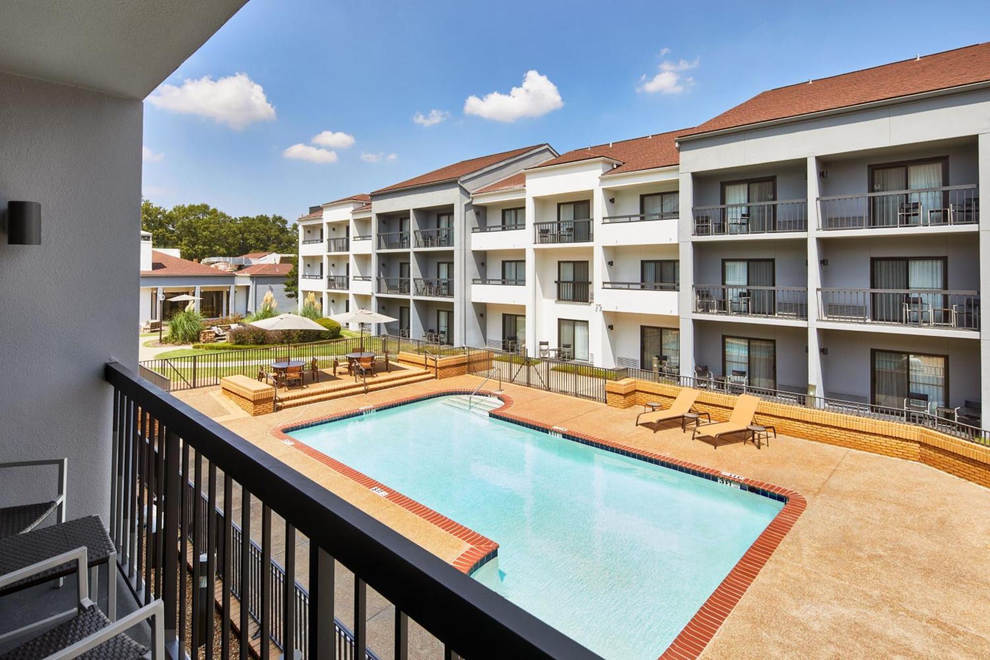 Courtyard By Marriott Memphis East/Park Avenue Hotel Exterior photo