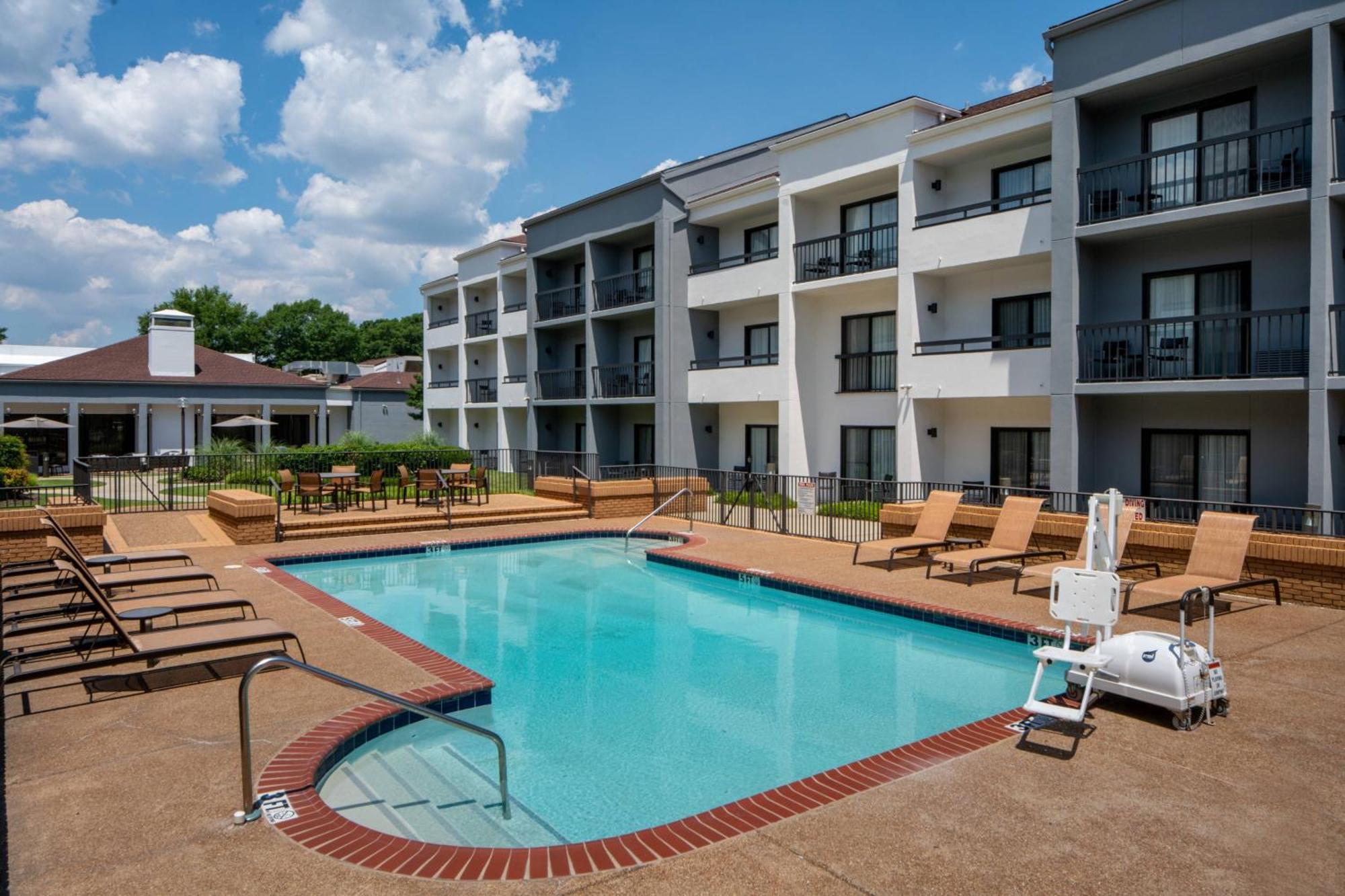 Courtyard By Marriott Memphis East/Park Avenue Hotel Exterior photo