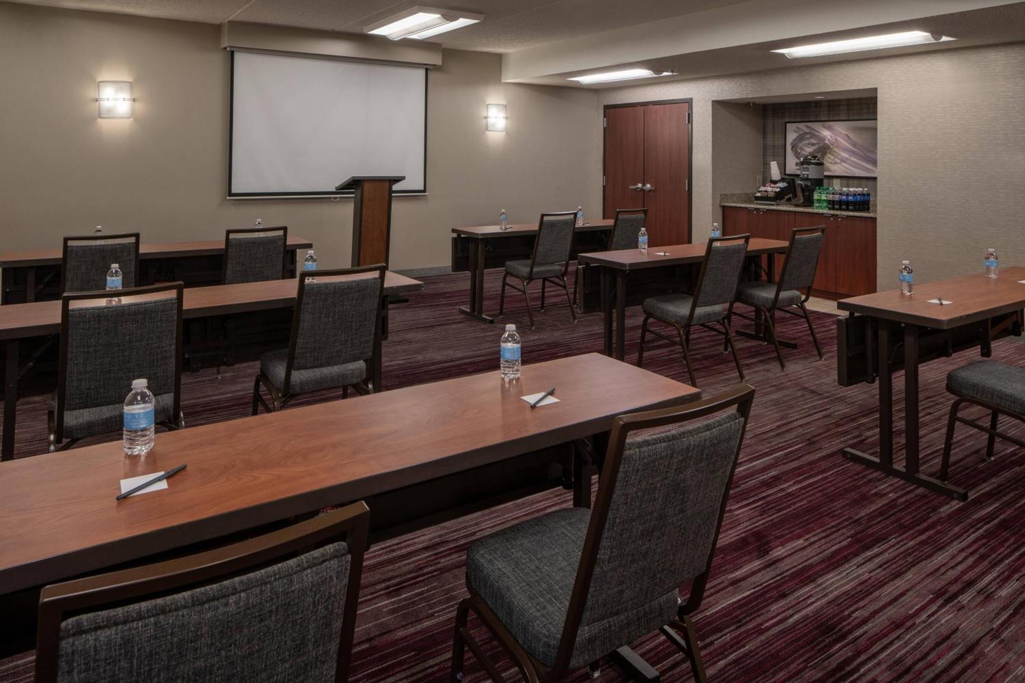 Courtyard By Marriott Memphis East/Park Avenue Hotel Exterior photo